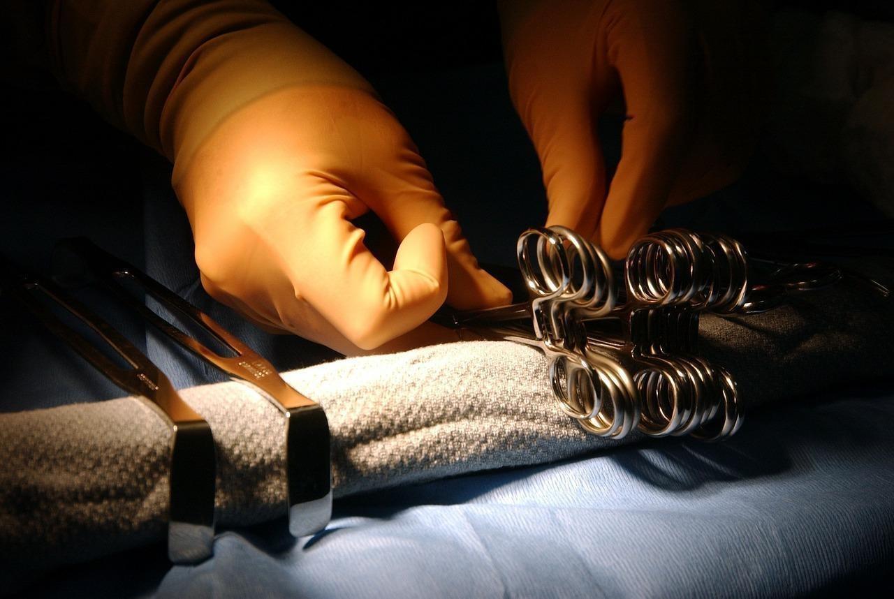surgical-instruments-81489_1280.jpg