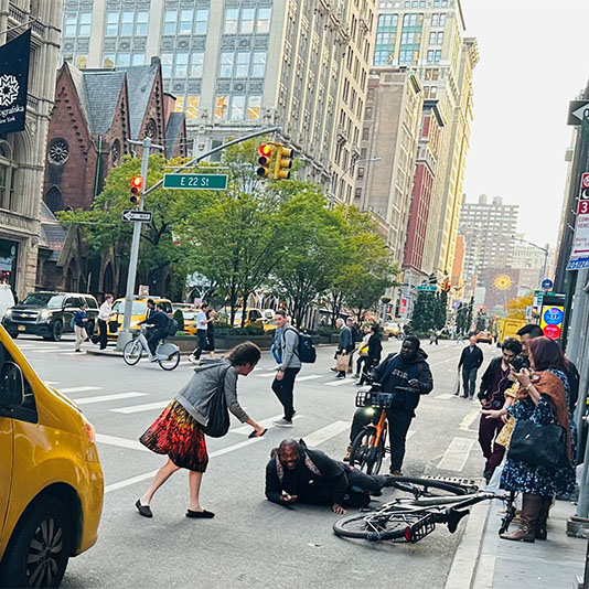 Accidente de bicicleta entre 22nd St. y Park Ave. en Manhattan, Nueva York, el 25 de octubre de 2023 a las 5 p.m.